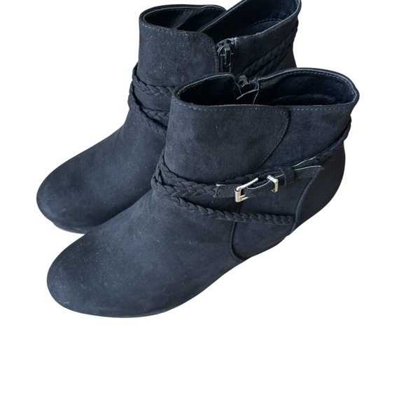 🔴 Black Wedge Ankle Booties with Braided Strap - Picture 1 of 4